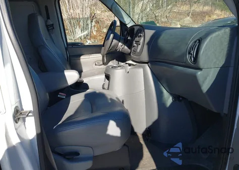 2004 Ford E-150 Commercial/Recreational z USA, uszkodzony, nr VIN 1FTRE14W84HA37608